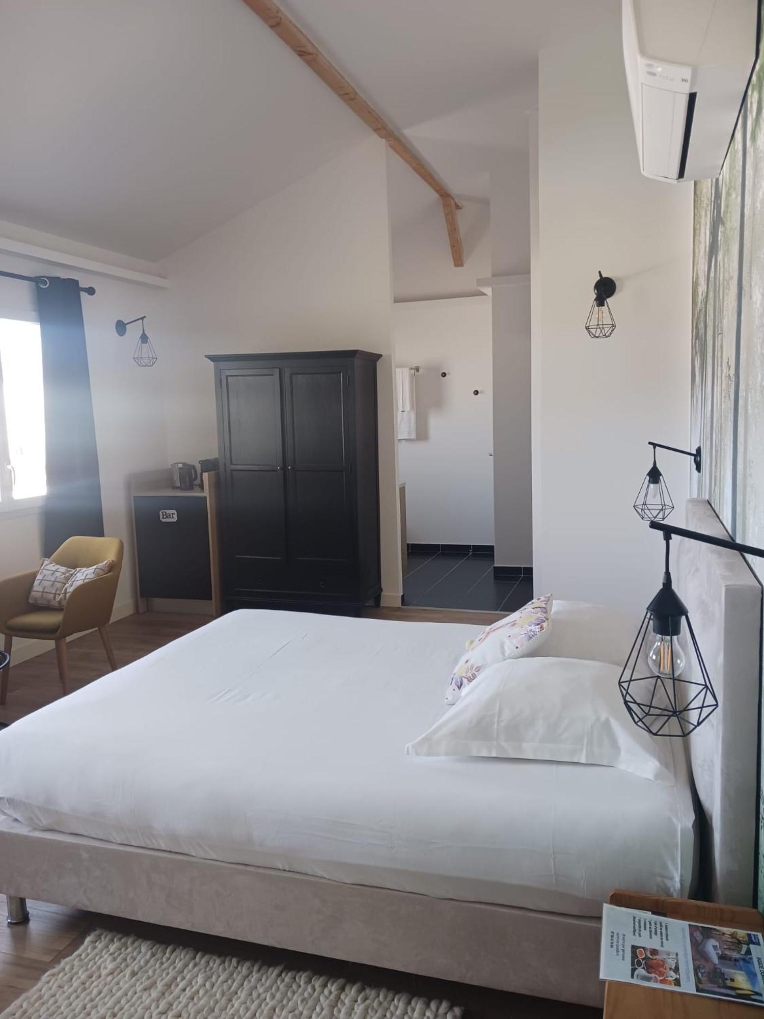 Hotel Merion Villars-les-Dombes Exterior foto
